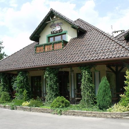 Zajazd Zlota Rybka Andrychow Exterior photo